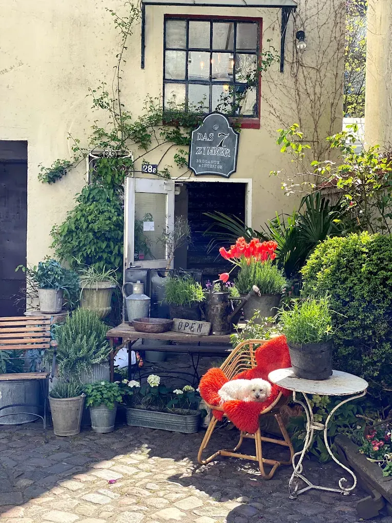 Das 7. Zimmer – Eingang Hegestraße 7 und 28a in Hamburg-Eppendorf